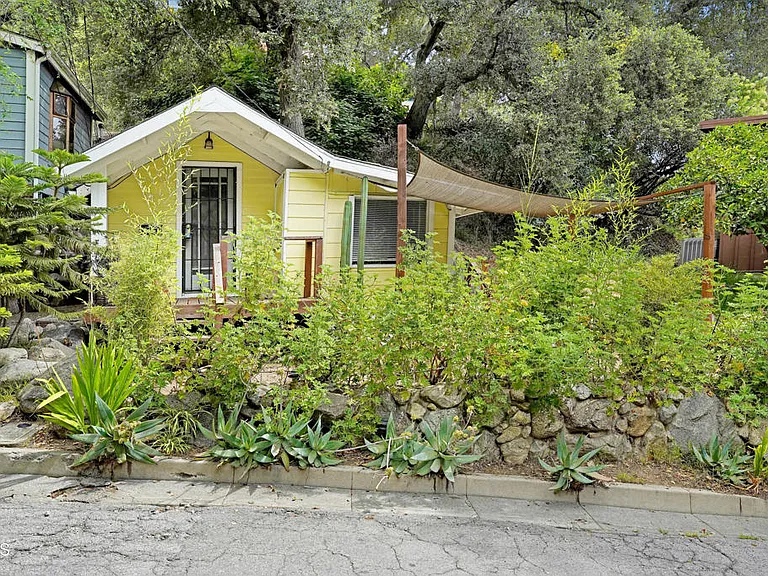586 Los Rocas Dr — Photo 3