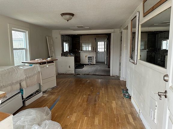 3rd image of 311 N Brower St