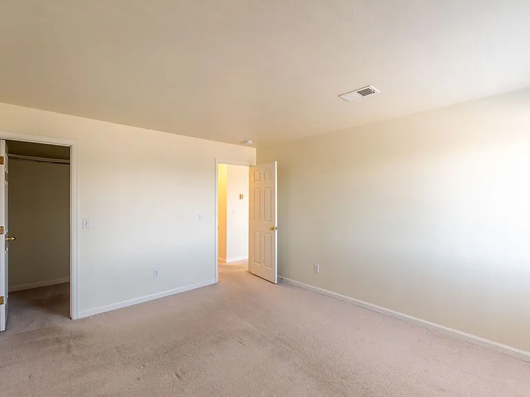 Highline Pointe Apts. — Photo 15