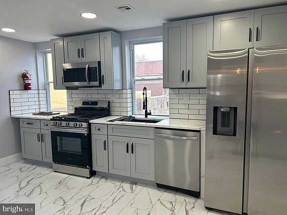 4th image of 539 Perry St