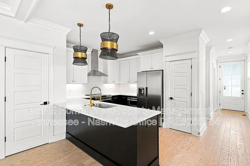 4 bed, 3.0 bath, 2000 sqft, $3,000 — Photo 4