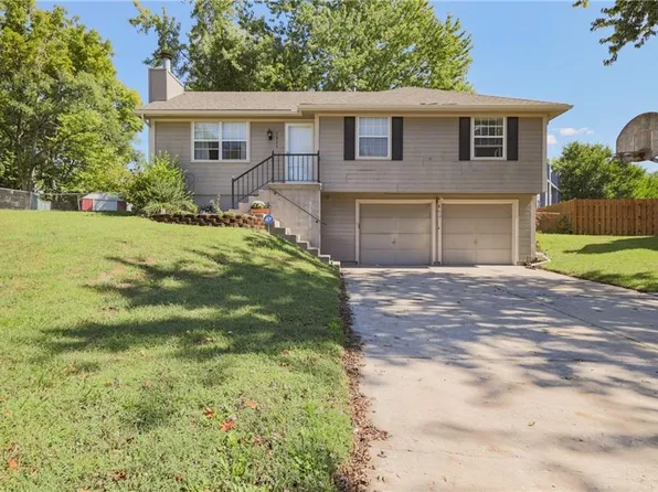 1521 N Manor Cir, Independence, MO 64058