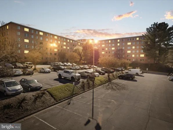 3000 Spout Run Pkwy APT A206, Arlington, VA 22201