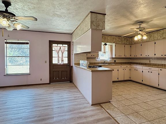 3rd image of 235 Indian Creek Rd