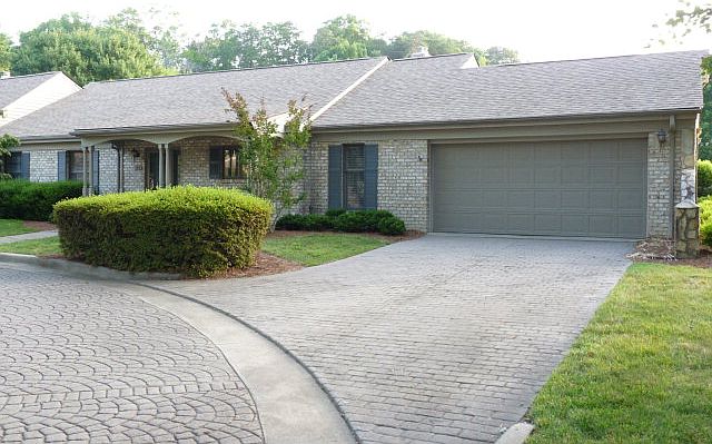 1st image of 109 Bridgewater Ct