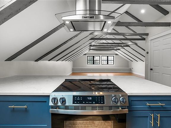 3rd image of 474 Thames St #3
