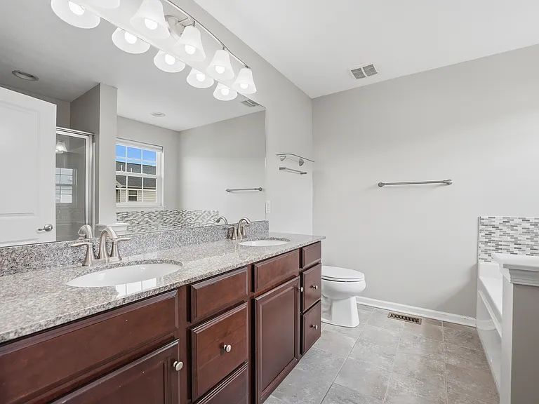 2305 Pointe View Dr — Photo 11