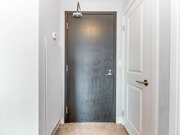 3rd image of 18 Yorkville Ave #3204