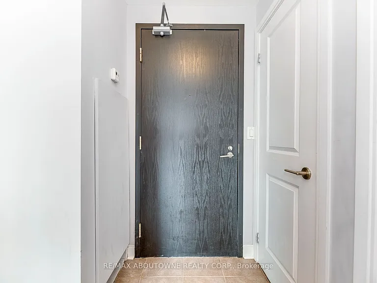 18 Yorkville Ave #3204 — Photo 3