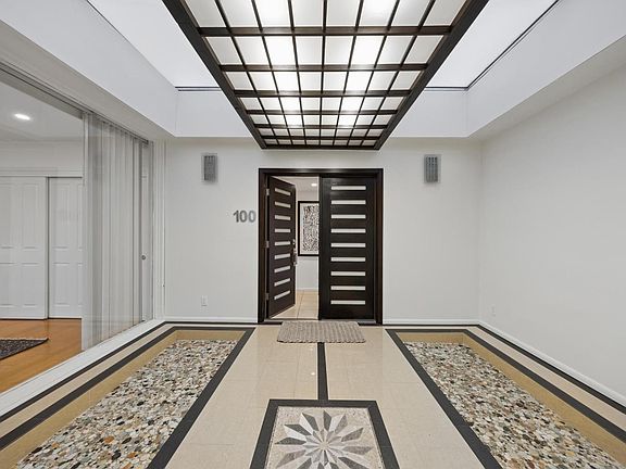 3rd image of 100 Eden Roc Drive