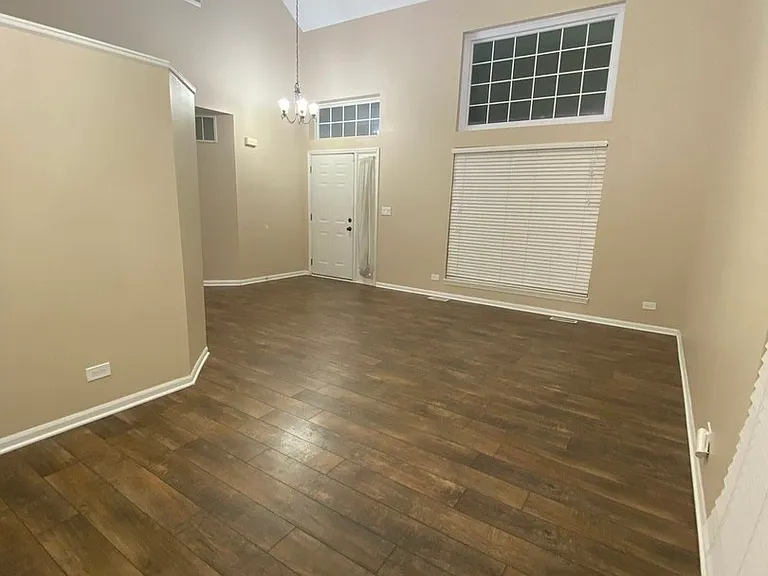 1213 Pennsbury Ln — Photo 2