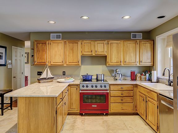 3rd image of 11 Santa Maria Dr