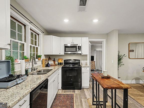 5th image of 118 McElroy St