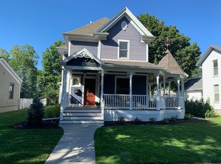 1127 Wisconsin St, Lake Geneva, WI 53147