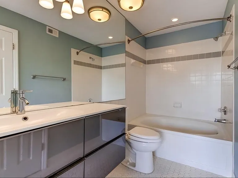 115 112th Ave NE #618 — Photo 17