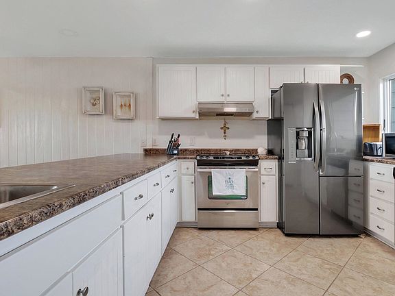 2nd image of 41 Harbour Point Dr #14