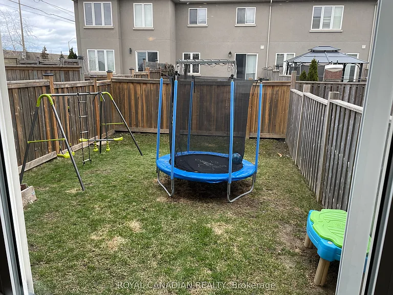 5 Trafalgar Dr — Photo 11