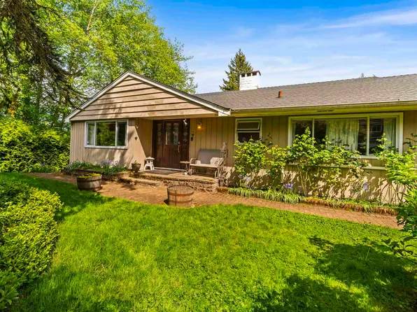 998 Fairway Dr, North Vancouver, BC V7G 1L8