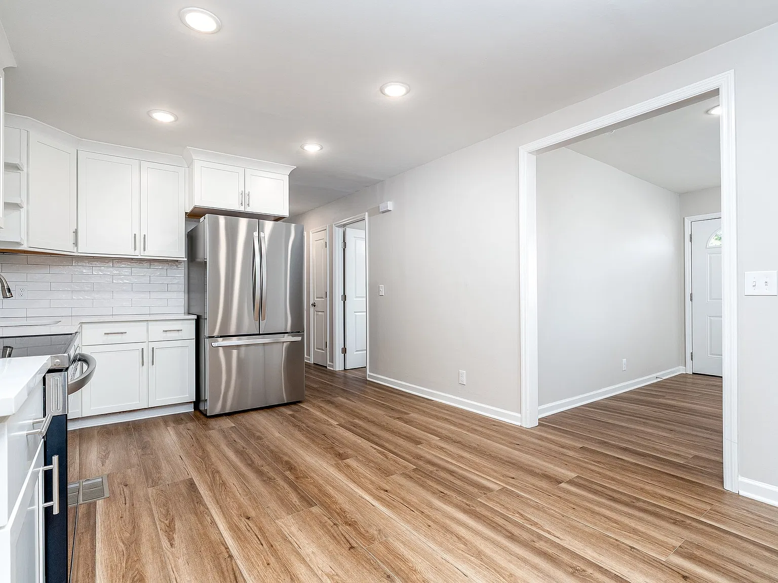204 Dabney Dr — Photo 3
