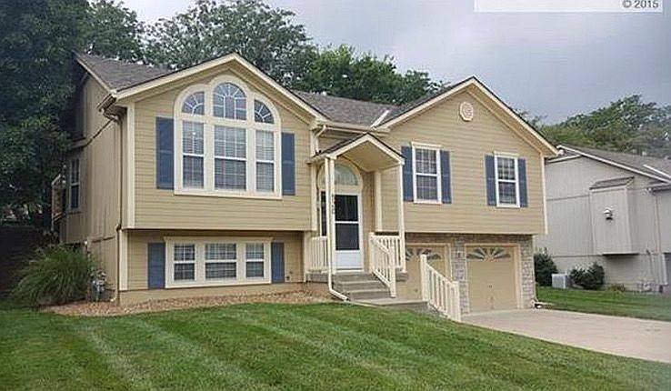 1st image of 520 NE Topaz Dr