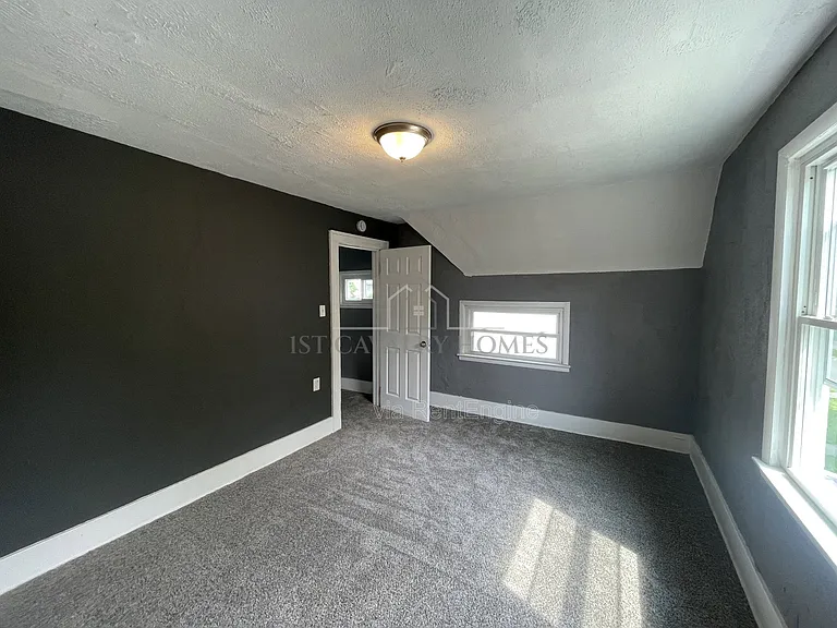 730 Noble Ave — Photo 10
