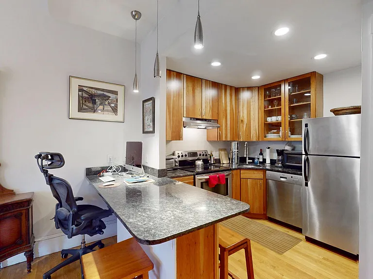144 Commonwealth Ave #5 — Photo 6