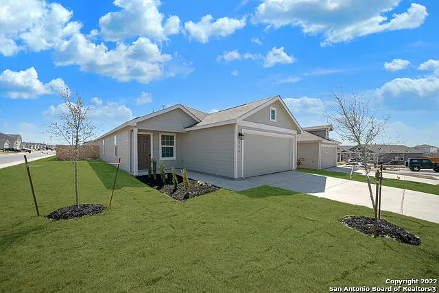 4 bed, 2.0 bath, 1627 sqft, $1,895 — Photo 3