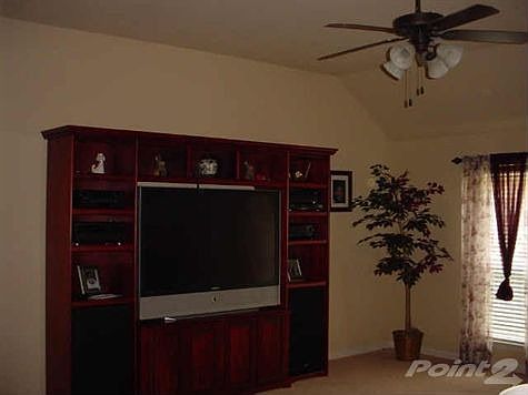 4th image of 749 Big Willow Dr