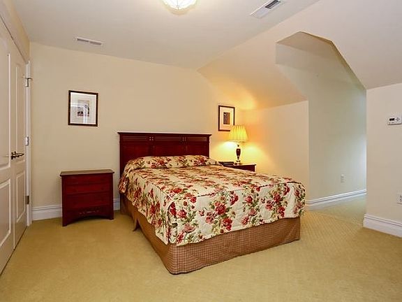 5th image of 8 Bellcourt Place