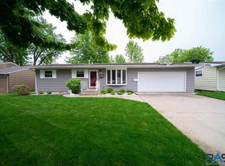 217 E Pam Rd, Sioux Falls, SD 57105