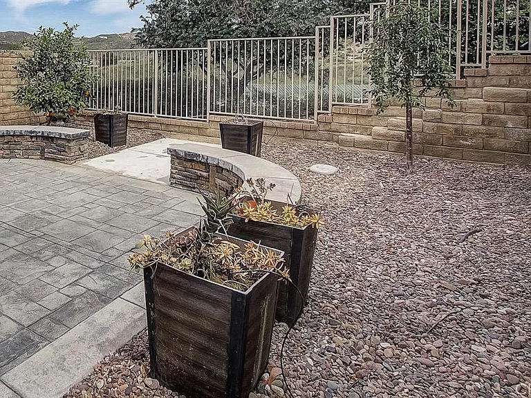 28545 Calex Dr — Photo 7