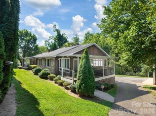 16 Ben Lippen Rd, Asheville, NC 28806