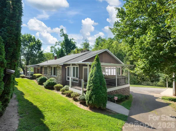 16 Ben Lippen Rd, Asheville, NC 28806