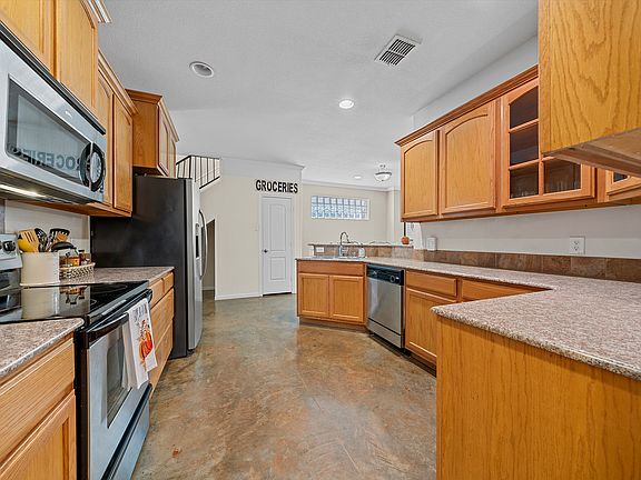 5th image of 2823 Savannah Ct