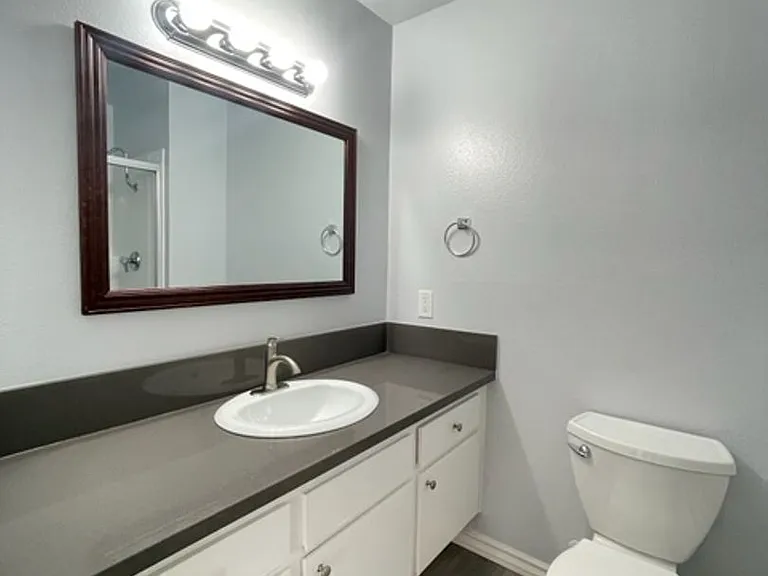 1750 Gillette Cres — Photo 5