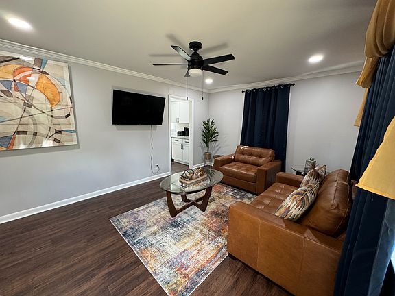3rd image of 1904 Sharonbrook Dr