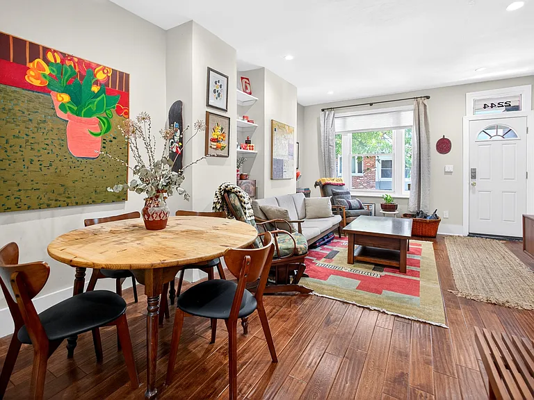 2244 S Hemberger St — Photo 4