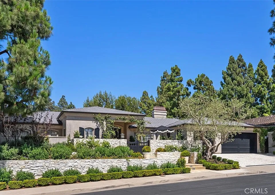 4 Winged Foot Ln