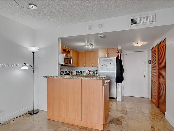 5th image of 2350 NE 135th St APT 1209