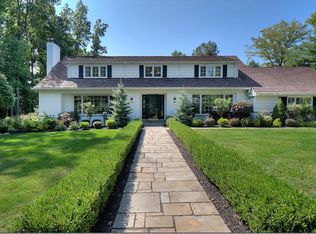 33376 Woodleigh Rd, Cleveland, OH 44124