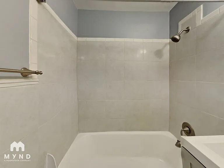 1076 S Monroe St — Photo 15