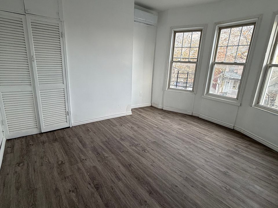 1st image of 641 Mead St Floor 1