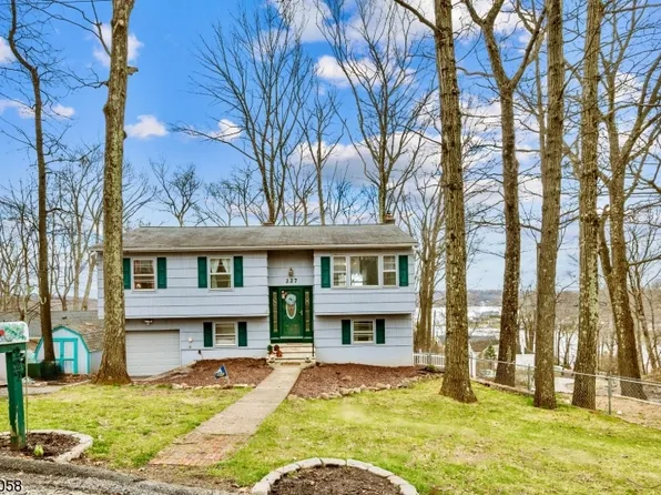 227 Carentan Rd, Hopatcong Boro, NJ 07843