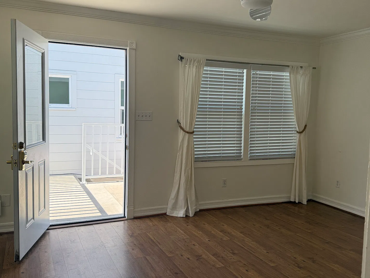 2 bed, 1000 sqft, $4,500 — Photo 2