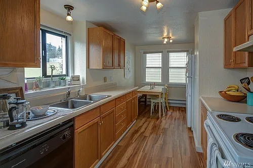 1214 E Fir St Photo 1