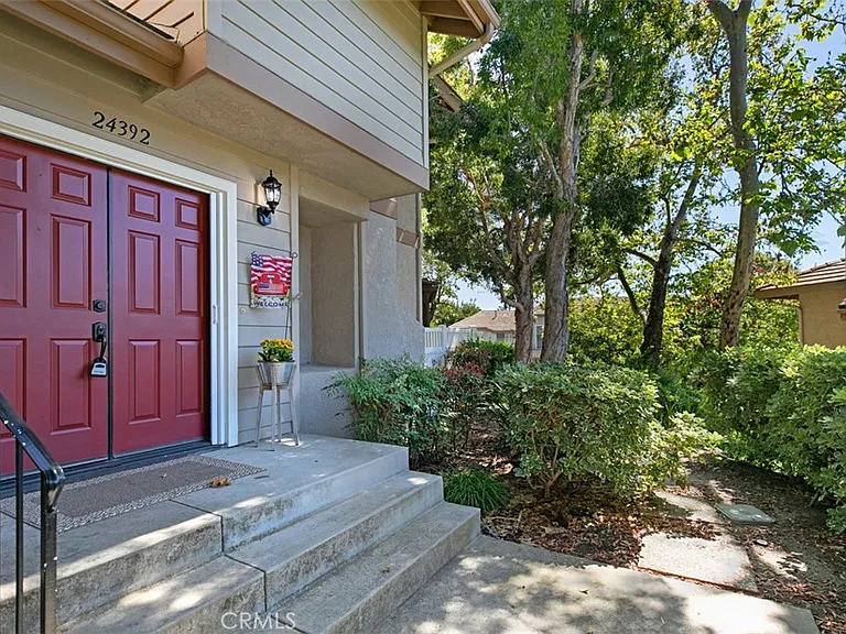 24392 Kingston Ct — Photo 5