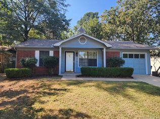 9 Smoking Oaks Dr, Maumelle, AR 72113