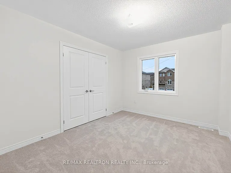 1 Wakefield Blvd — Photo 34