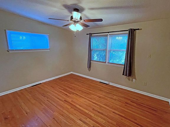 3rd image of 3929 Mariposa St