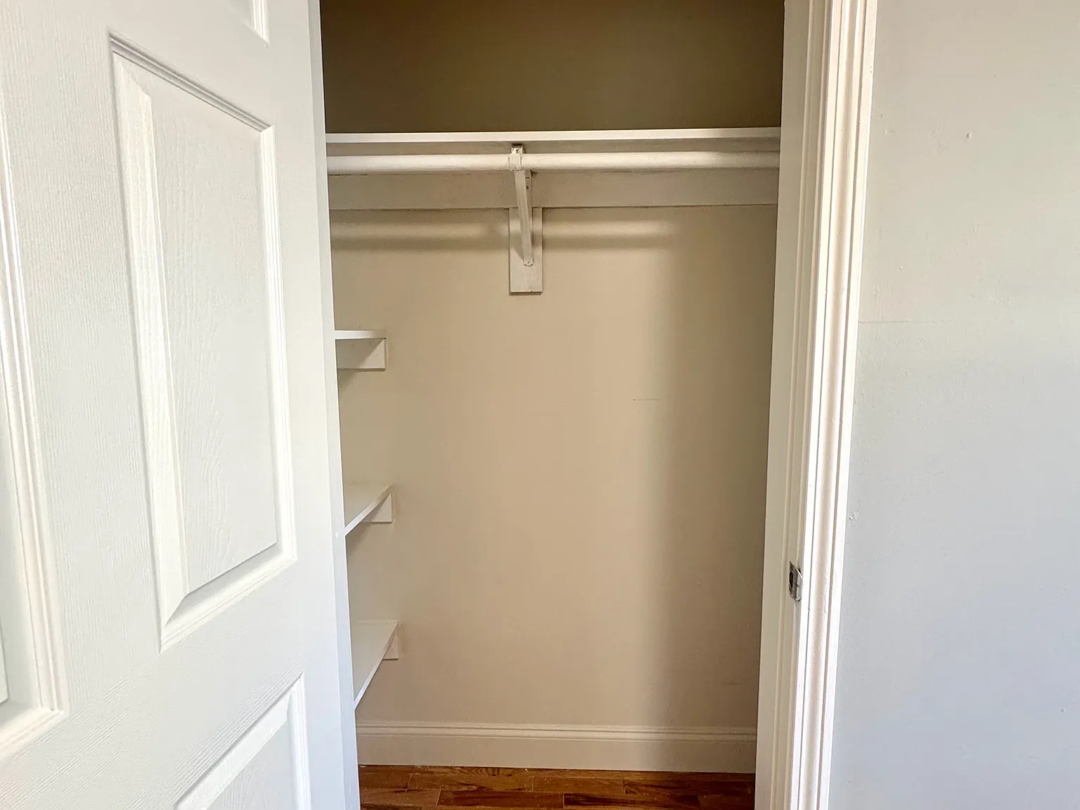 3 bed, 1150 sqft, $2,100 — Photo 3